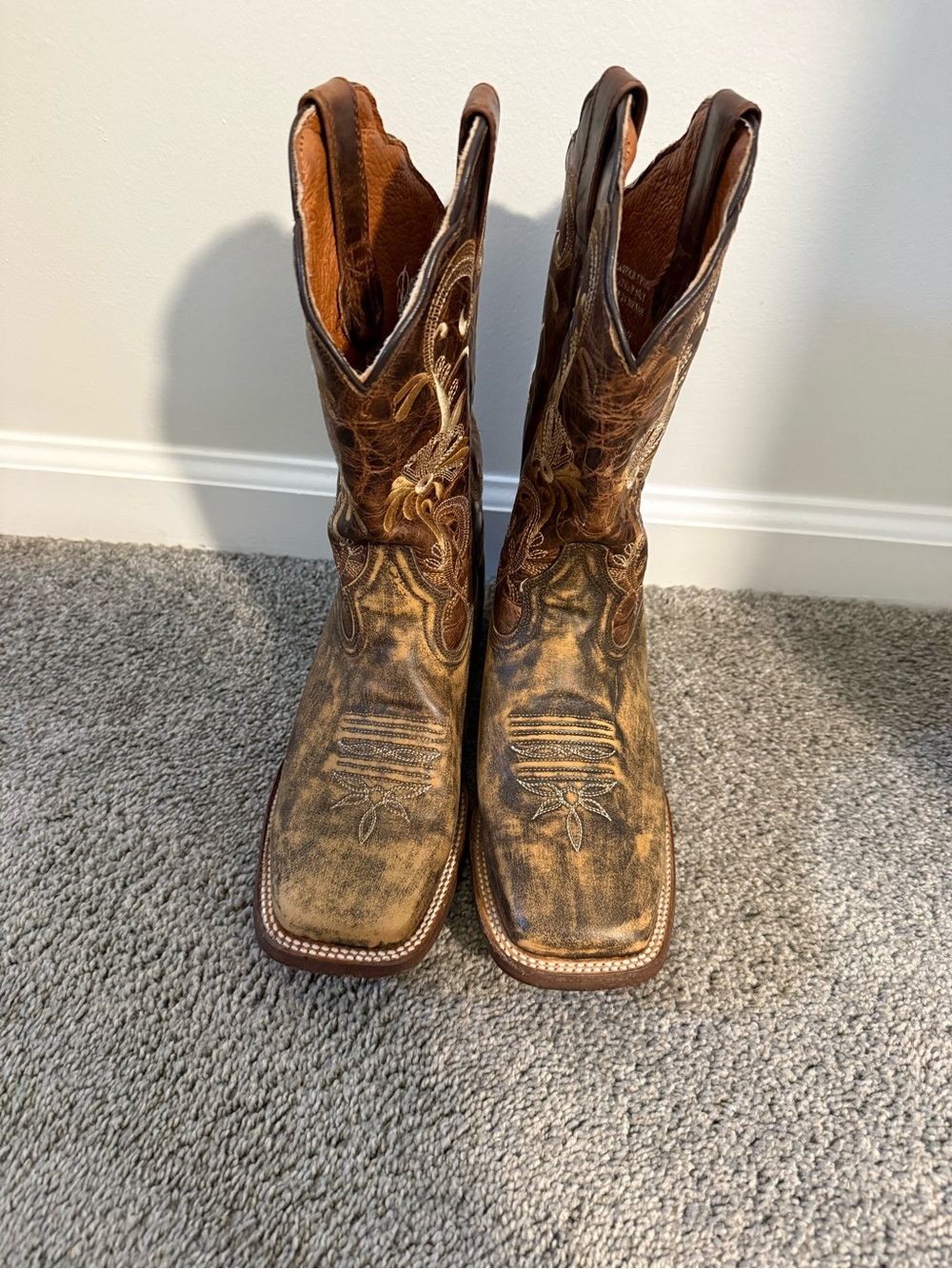 Ariat Brown Distressed Embroidered Western Cowboy Boots